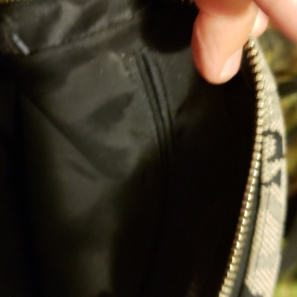 Guess mini backpack - Picture 2 of 9